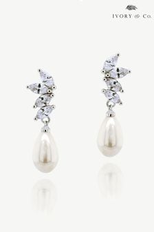 Stříbrná - Ivory & Co Ashbourne R Classic Crystal And Pearl Drop Earrings (K82764) | 1 390 Kč