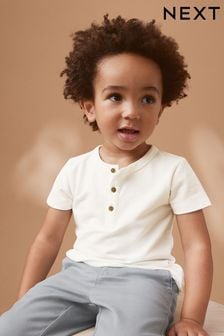 לבן - חולצת טי עם צווארון Henley ושרוולים קצרים (3 חודשים עד גיל 7) (K83361) | ‏21 ‏₪ - ‏29 ‏₪