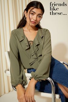 Зеленый хаки - блузка с длинными рукавами и завязкой спереди и оборками Friends Like These (K83496) | €45