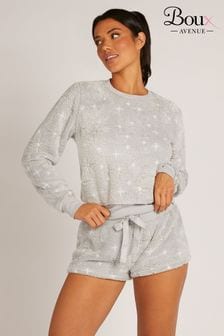 Set de pijamale Boux Avenue Gri cu bluză foarte moale și pantaloni scurți din fleece cu steluțe (K83640) | 191 LEI