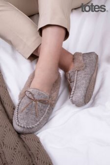 Totes Pink Ladies Herringbone Velour Moccasin With Fur Cuff & Bow Detail (L26397) | 37 €