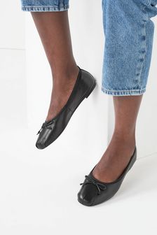 Black Leather Regular/Wide Fit Signature Ruched Ballerina Shoes (M17066) | R587