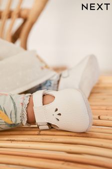 White Leather T-Bar Baby Shoes (0-18mths) (M20707) | €16