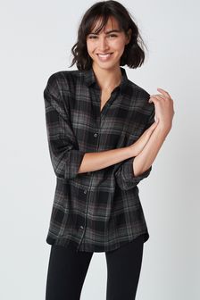 חולצה משובצת בגזרת בויפרנד