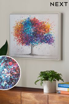 Картина с ярким изображением дерева