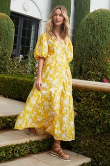 W kolorze żółtym w kwiaty - Kopertowa letnia sukienka maxi z haftem angielskim (M36943) | 82 zł