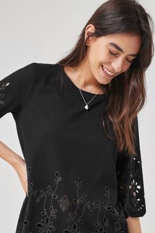 Black Short Sleeve T-Shirt With Cut Out Print Pattern And Shaped Hem (M39925) | €26