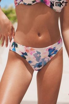 Weißes Modell mit floralem Muster - Bikinihose mit hohem Beinausschnitt (M47948) | 22 €