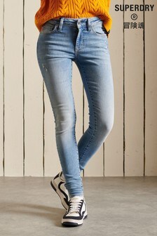 ג'ינס סקיני של Superdry בגזרת מיד-רייז בצבע כחול (M77917) | ‏303 ₪