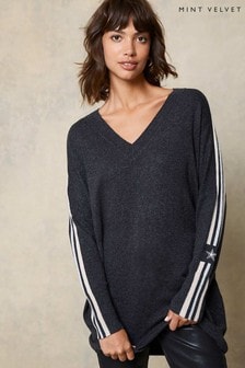 Mint Velvet Grey V-Neck Stripe Long Jumper (M78029) | €28