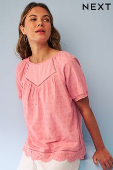 Zartrosa - Kurzärmeliges T-Shirt mit Lochstickerei (M78424) | 13 €
