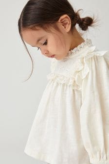  (M95754) | HK$100 - HK$116 乳白色 - 蕾絲滾邊棉質女童上衣 (3個月至7歲)