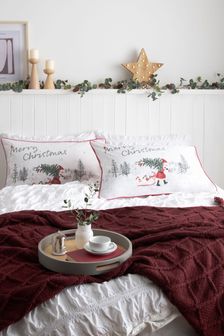2 Pack Red/White Santa Christmas Pillowcases (M97881) | 15 €