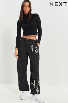 Czarny haft - Bawełniane spodnie bojówki z szerokimi nogawkami (N04971) | 125 zł