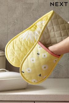 Yellow Bee And Daisy Oven Gloves (N06424) | $21