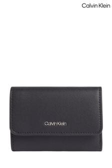 محفظة سوداء بشعار طية ثلاثية من Calvin Klein (N24116) | 28 ر.ع
