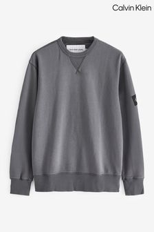 Pull Calvin Klein gris à écusson ras du cou (N24140) | €106