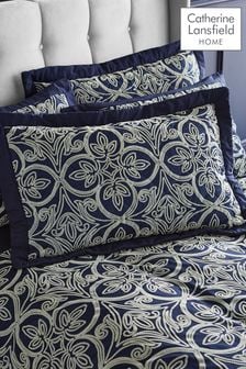 Catherine Lansfield海藍色植絨花紋對裝枕套 (N25678) | NT$930
