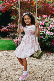 Розовое хлопковое платье со сборками и цветочным принтом Trotters London Arabella (N32068) | €48 - €52