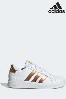 أبيض/ذهبي - أحذية رياضية للأطفال جراند كورت مزود برباط مطاطي وحزام علوي للأطفال من Adidas (N39431) | 16 ر.ع