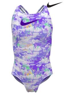 Fioletowy - Strój kąpielowy Nike Swim z nadrukiem chmur i ramiączkami skrzyżowanymi na plecach (N45864) | 170 zł