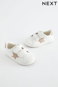 حذاء رياضي نجوم