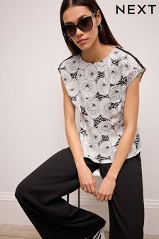 Estampado monocromático con detalle de escalera - Camiseta de manga corta de mezcla de tejido (N57465) | 37 €