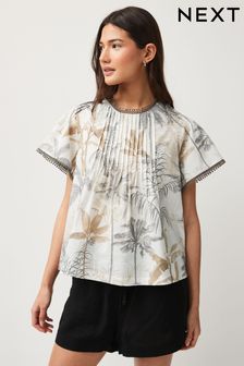 Palmen-Print in Ecru - Kurzärmelige, vorn plissierte Bluse (N60275) | 35 €