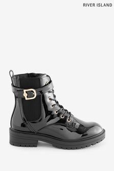 Schwarz - River Island Weit geschnittene Schnürstiefel mit Schnalle (N61877) | 69 €