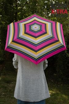 Paraguas pequeño con estampado de rayas color magenta Eco Xtra Strong de Totes (N66225) | 38 €