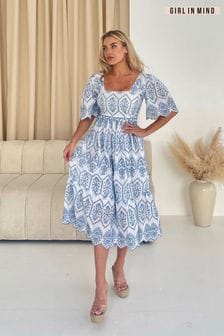 Biała i niebieska - Warstwowa sukienka midaxi Girl In Mind Aspen z haftem angielskim (N68461) | 315 zł