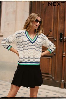 Black pleated skirt curve 2025