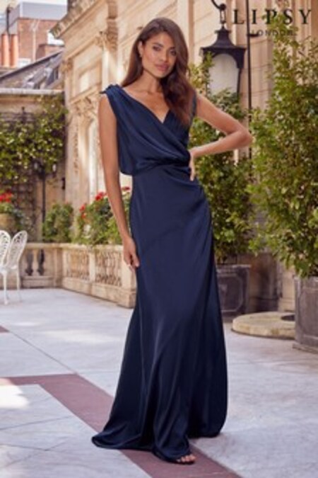 Azul marino - Vestido de dama de honor con diseño drapeado en satén Maisie de Lipsy (P41425) | 80 €