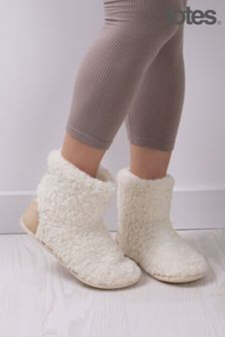Totes Cream Isotoner Ladies Curly Fur Bootie Slippers (Q03942) | 43 €