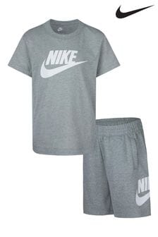 אפור - סט חולצת טי ומכנסיים קצרים Nike Club לילדים (Q45118) | ‏176 ‏₪
