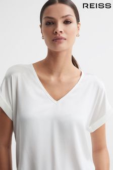 Elfenbeinfarben - Reiss Natalia T-Shirt mit V-Ausschnitt und Seideneinsatz vorne (Q69236) | 184 €