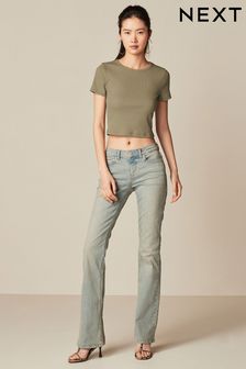 Zielony barwiony - Jeansy z niskim stanem i rozszerzanymi nogawkami (Q69961) | 190 zł