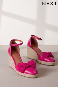 Pink Signature Leather Closed Toe Bow Wedges (Q70894) | kr985