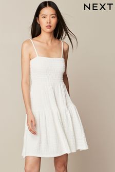 أبيض - فستان صيفي قصير بأشرطة رفيعة من الجيرسيه منسوج طبقات متدرجة (Q72442) | 155 ر.س