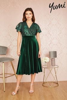 Зеленый - Приталенное бархатное платье миди с запахом и отделкой Yumi (Q75131) | €99