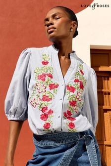 Stripe Embroidery - Marszczona bluzka Love & Roses z dekoltem w szpic i rękawami 3/4 zapinana na guziki (Q77067) | 240 zł