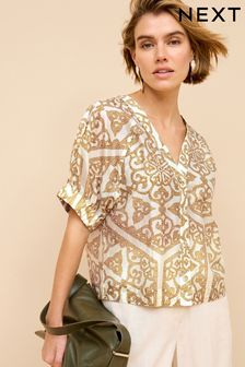 Желто-коричневый с мозаичным принтом - Блузка на пуговицах с V-образным вырезом и короткими рукавами (Q94357) | €36