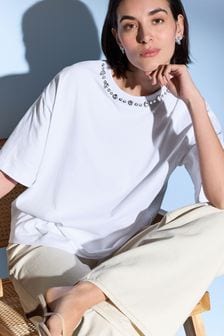Weiß - Short Sleeve Necklace Trim T-shirt (Q94711) | 41 €