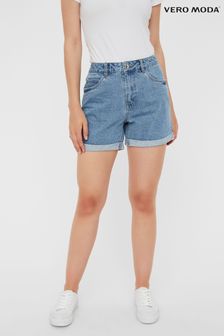 תכול - מכנסי ג'ינס קצרים בגזרה גבוהה של Vero Moda דגם Mom  (R95153) | ‏84 ₪