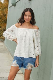 White Broidery Top (T07210) | 16 €