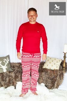 Rojo - Pijama rojo de hombre con diseño de grecas alpinas navideñas con renos de The Little Tailor (T09851) | 55 €