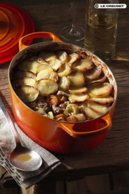 Le Creuset Volcanic Orange Signature Cast Iron Oval Casserole Dish 29cm Volcanic (T15555) | €402