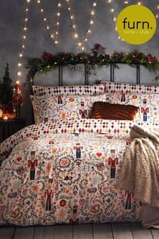 furn. Wendbares Set mit Bettbezug und Kissenbezug mit weihnachtlichem Nussknackerdesign (T20500) | 26 € - 52 €