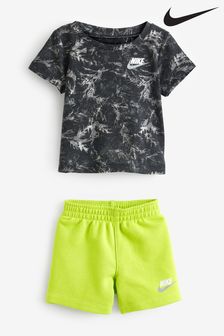 Grün - Nike Kleinkind Set aus Shorts und T-Shirt mit Camo-Blattmuster (T26411) | 43 €