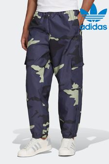 מכנסי ניילון עם דוגמת הסוואה בצבע כחול לגברים של adidas Originals (T81357) | ‏396 ₪
